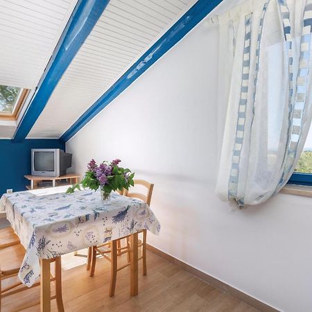 Cozy Apartment In Tar With House Sea View Tar-Vabriga ภายนอก รูปภาพ