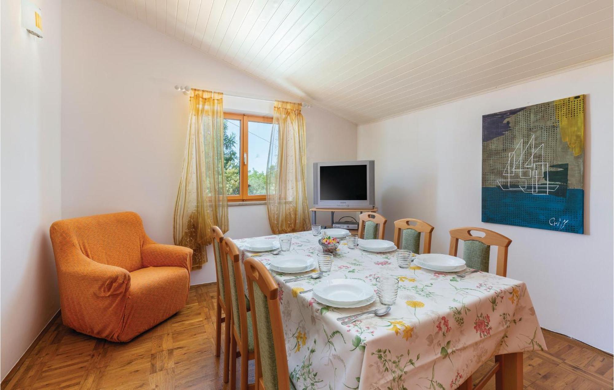 Cozy Apartment In Tar With House Sea View Tar-Vabriga ภายนอก รูปภาพ