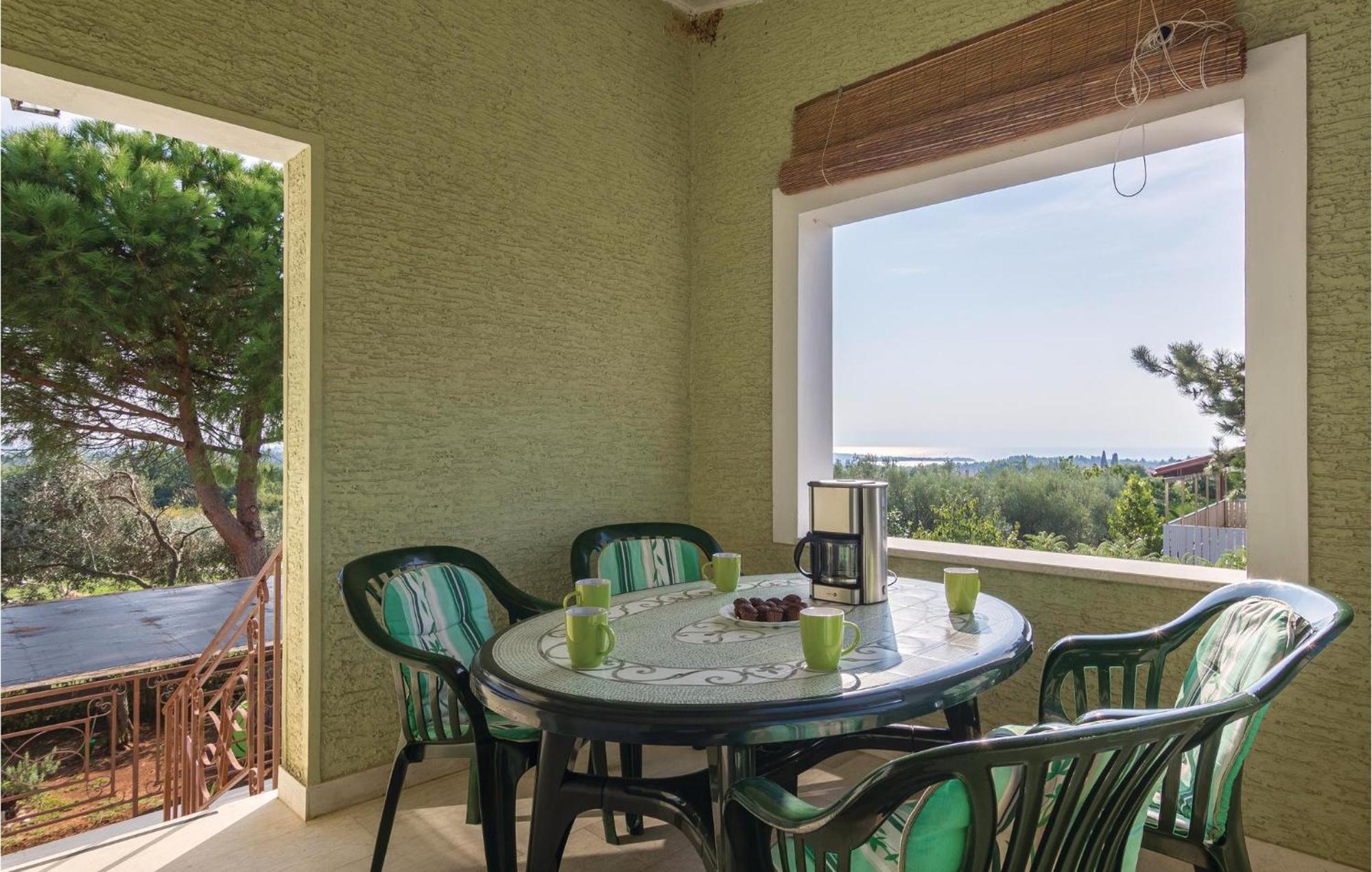 Cozy Apartment In Tar With House Sea View Tar-Vabriga ภายนอก รูปภาพ