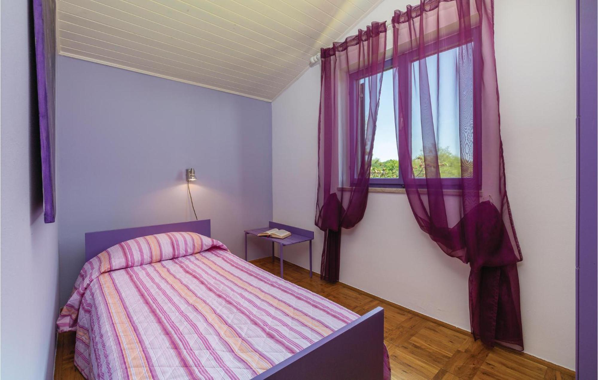 Cozy Apartment In Tar With House Sea View Tar-Vabriga ภายนอก รูปภาพ