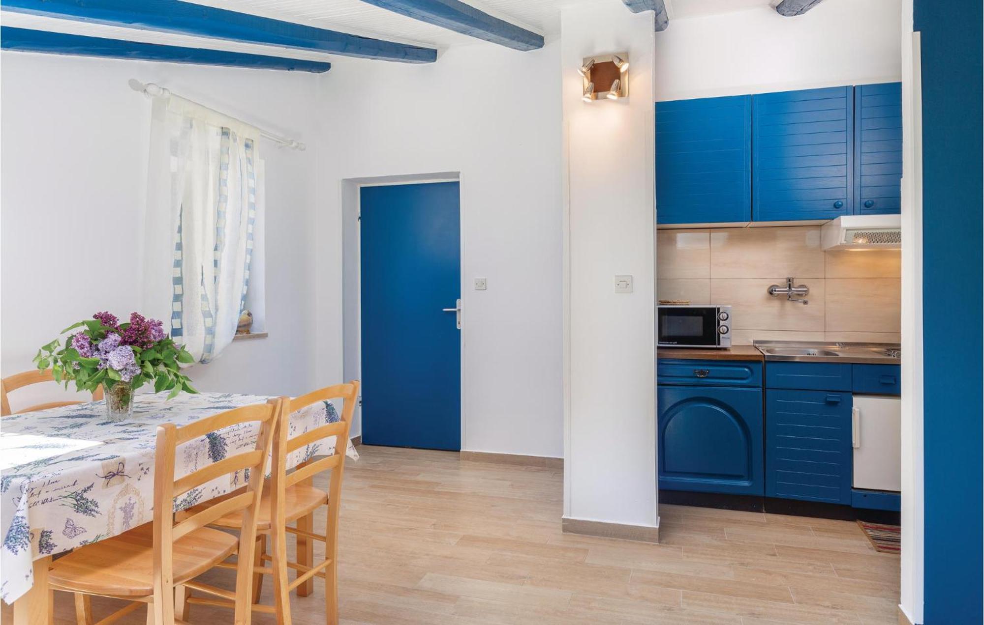 Cozy Apartment In Tar With House Sea View Tar-Vabriga ภายนอก รูปภาพ