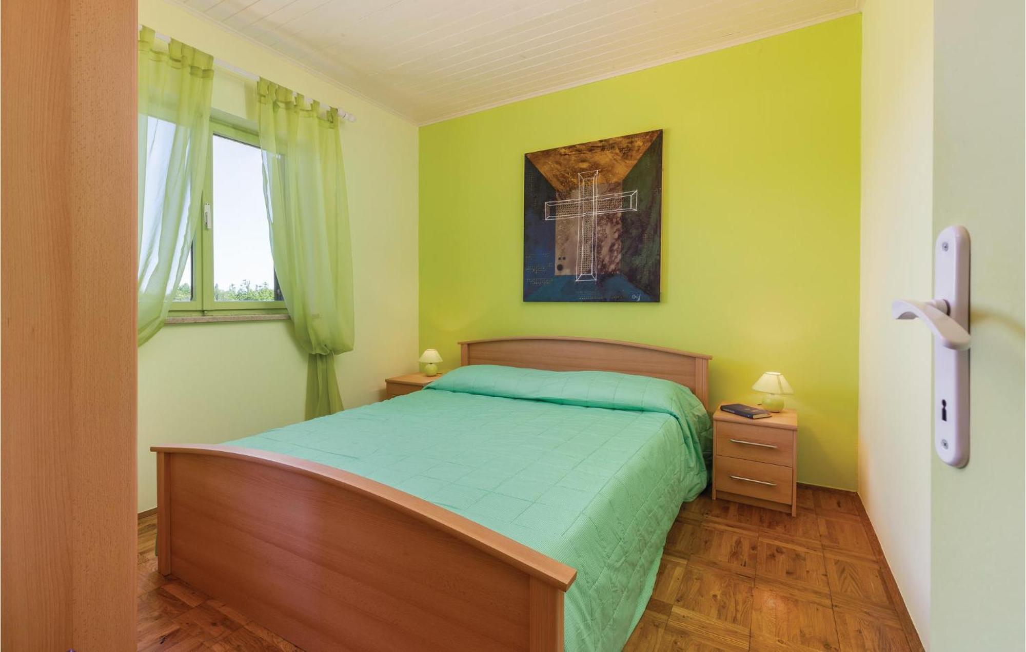 Cozy Apartment In Tar With House Sea View Tar-Vabriga ภายนอก รูปภาพ