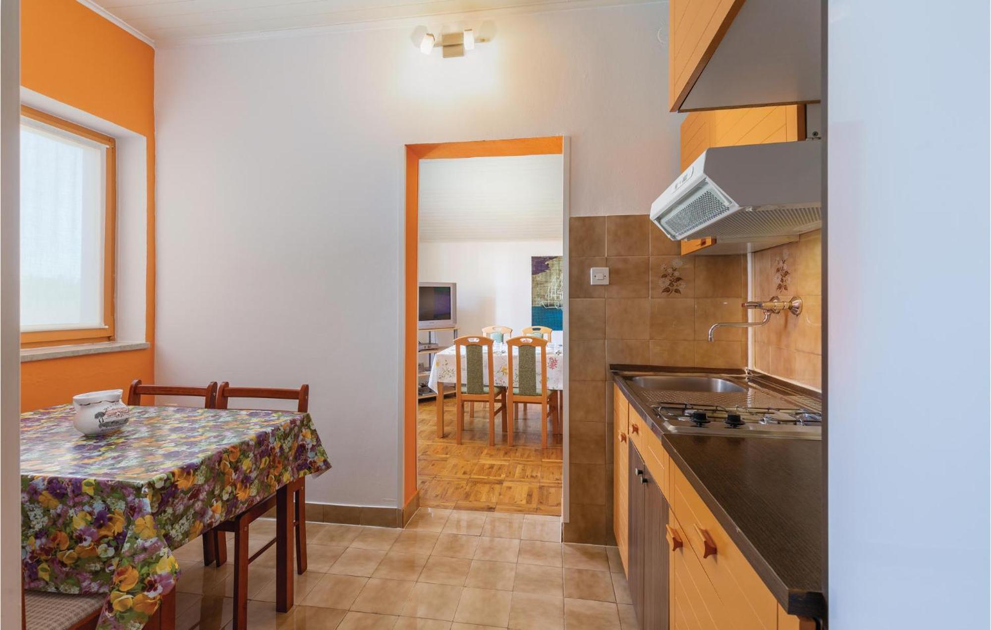 Cozy Apartment In Tar With House Sea View Tar-Vabriga ภายนอก รูปภาพ